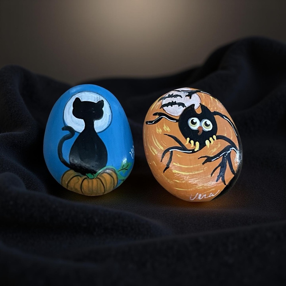 Hand crafted painted Halloween rocks black cat owl pumpkin bats moon set of two - Picture 13 of 13